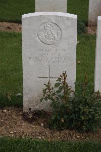 Wancourt British Cemetery - Wilson, E